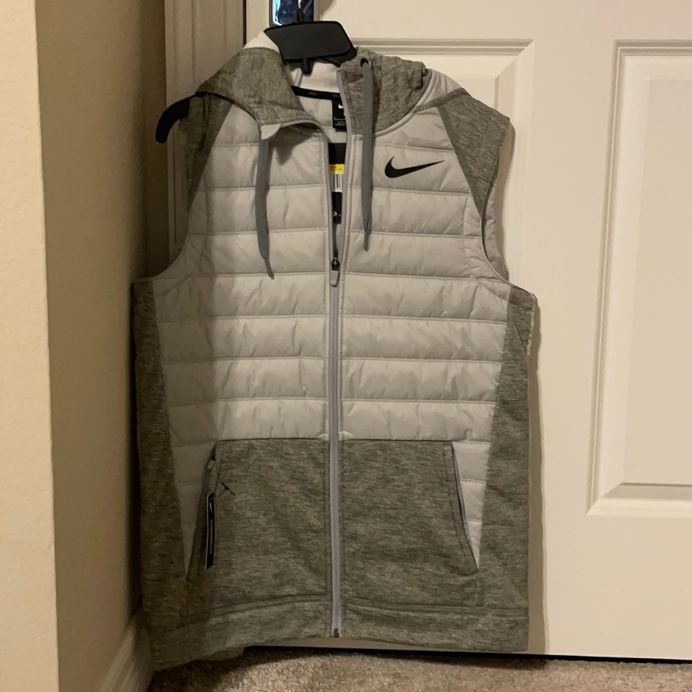 Nike men’s golf vest